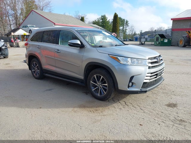Salvage Toyota Highlander Image