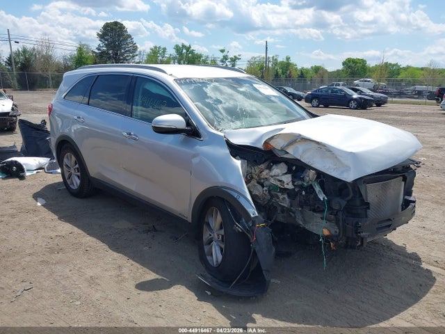 Salvage Kia Sorento Image