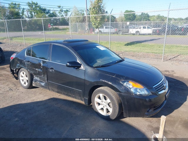 Salvage Nissan Altima Image
