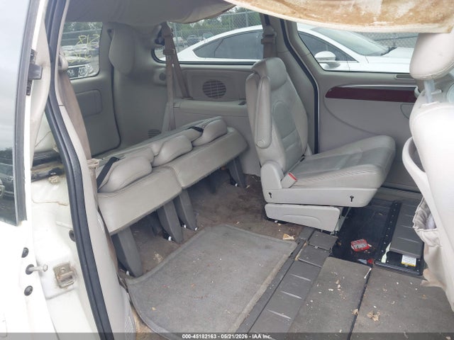 Chrysler Town & Country Limited