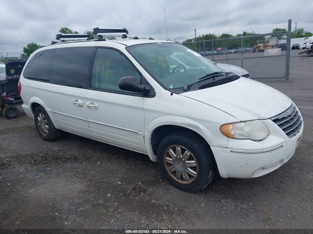 Salvage Chrysler Town & Country Image