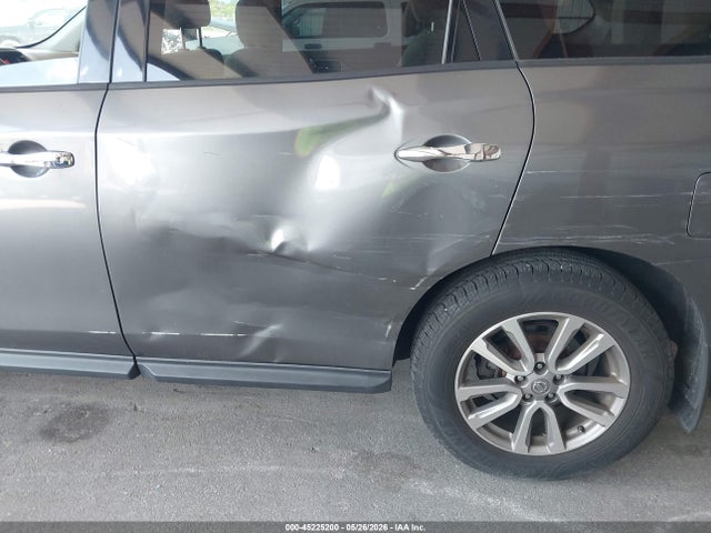 Nissan Pathfinder S