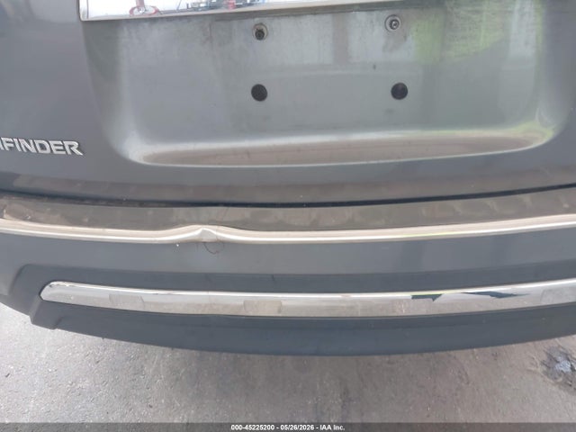 Nissan Pathfinder S