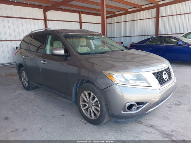 Salvage Nissan Pathfinder Image