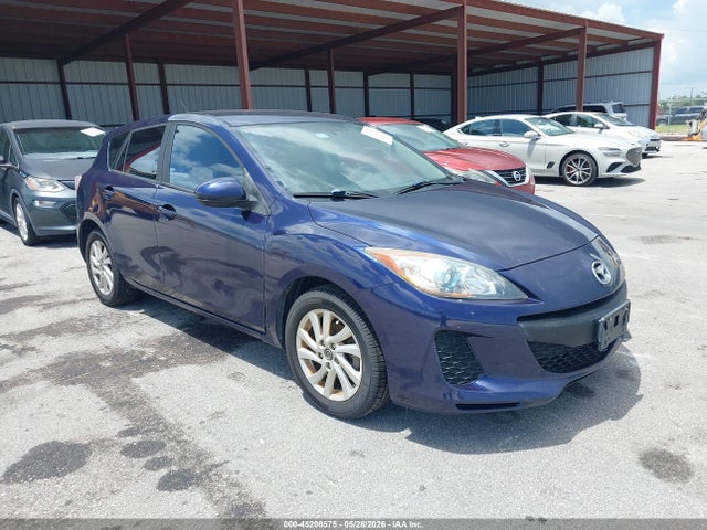 Salvage Mazda Mazda3 Image