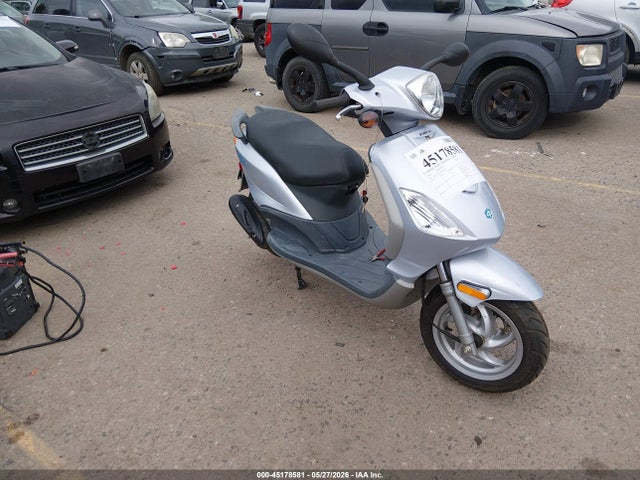 Salvage Piaggio Fly Image