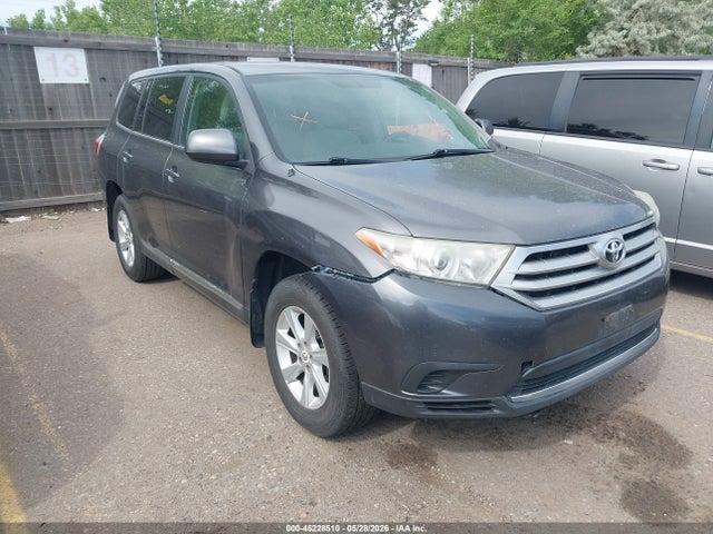 Salvage Toyota Highlander Image