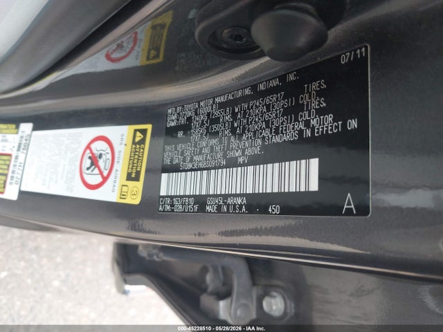 Toyota Highlander Base V6