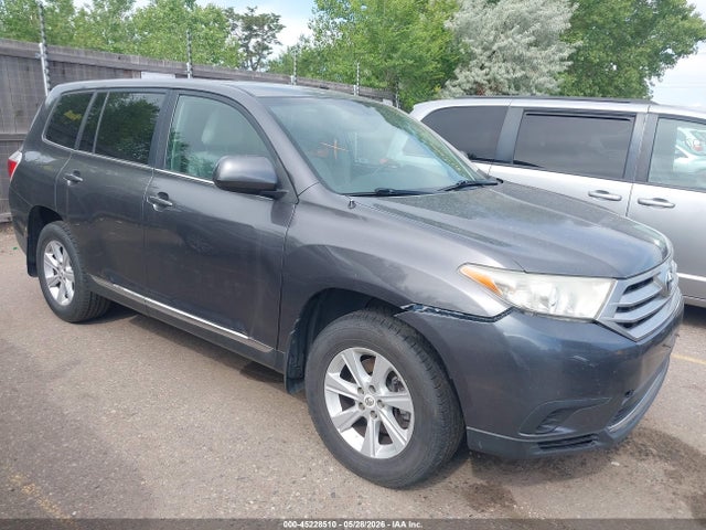 Toyota Highlander Base V6