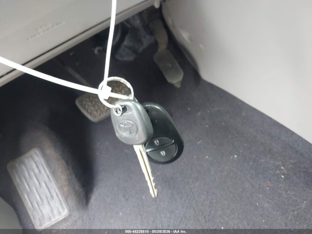Toyota Highlander Base V6