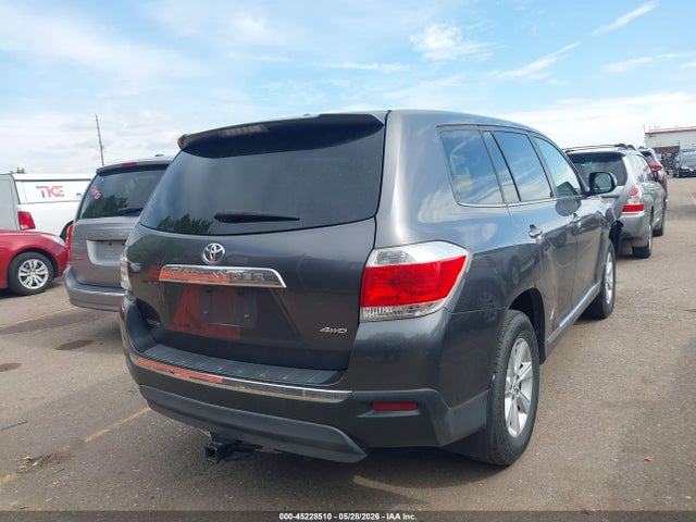 Toyota Highlander Base V6