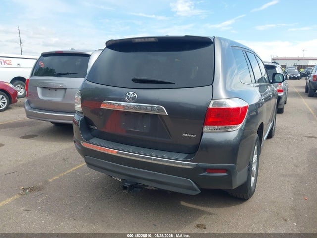 Toyota Highlander Base V6