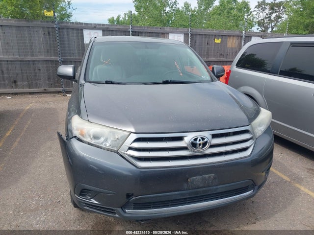 Toyota Highlander Base V6