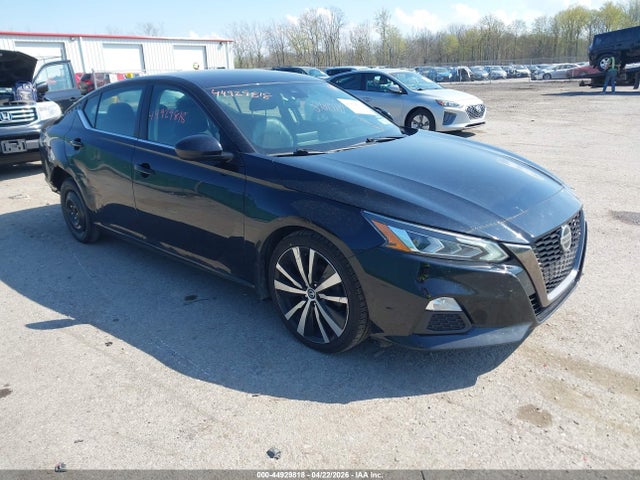 Salvage Nissan Altima Image