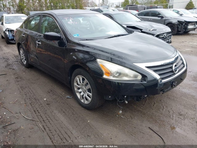 Salvage Nissan Altima Image