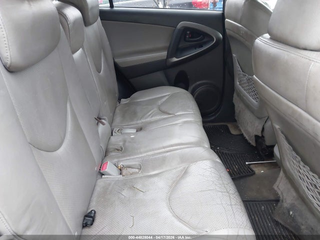Toyota RAV4 Limited V6