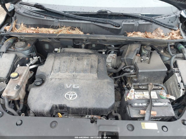 Toyota RAV4 Limited V6