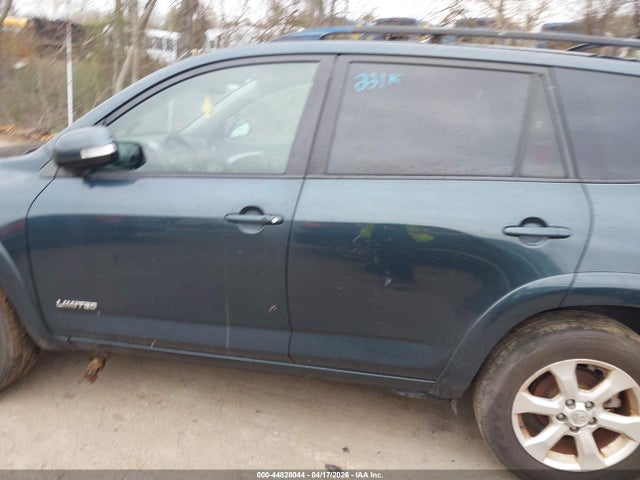 Toyota RAV4 Limited V6