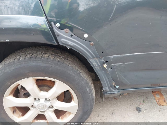 Toyota RAV4 Limited V6