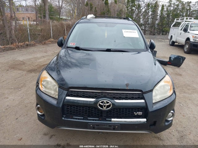 Toyota RAV4 Limited V6