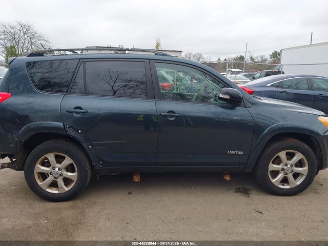 Toyota RAV4 Limited V6