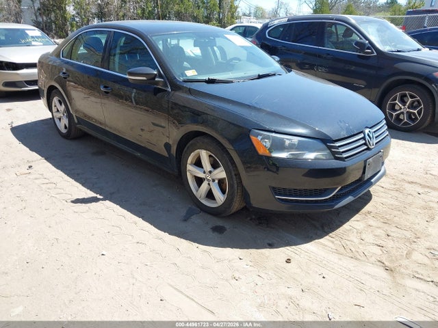 Salvage Volkswagen Passat Image