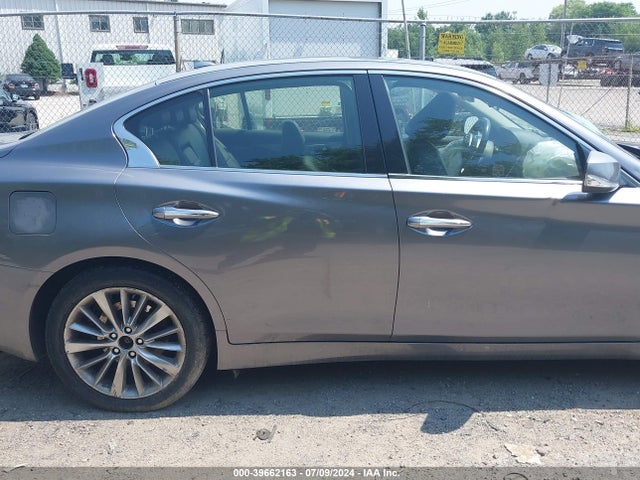 INFINITI Q50 Luxe Awd
