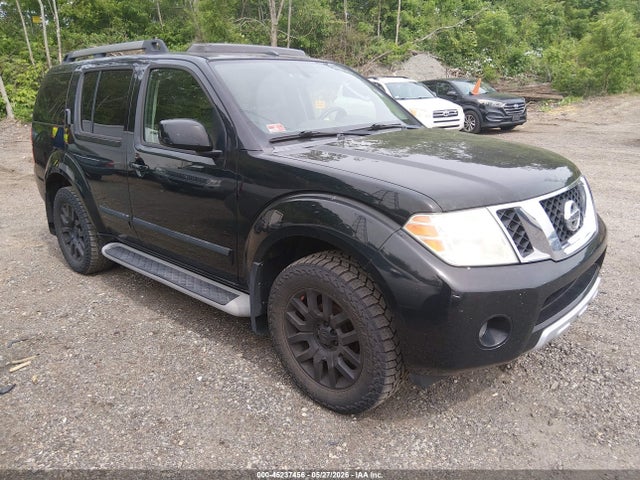 Salvage Nissan Pathfinder Image