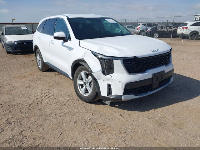 Salvage Kia Sorento Image