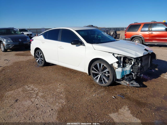 Salvage Nissan Altima Image