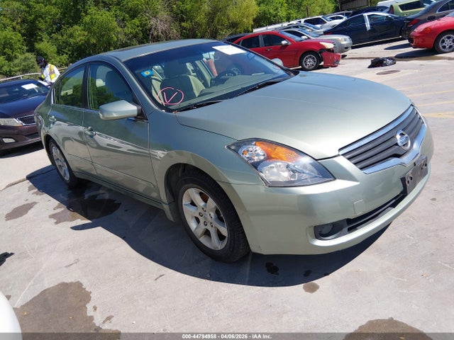 Salvage Nissan Altima Image