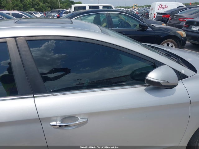 Hyundai ELANTRA Limited