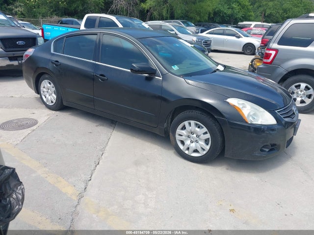 Salvage Nissan Altima Image