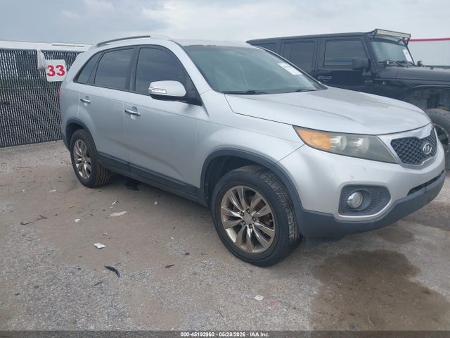Salvage Kia Sorento Image