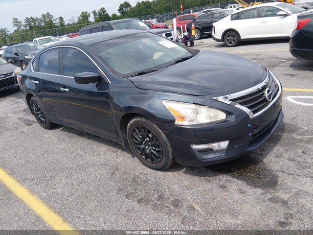 Salvage Nissan Altima Image