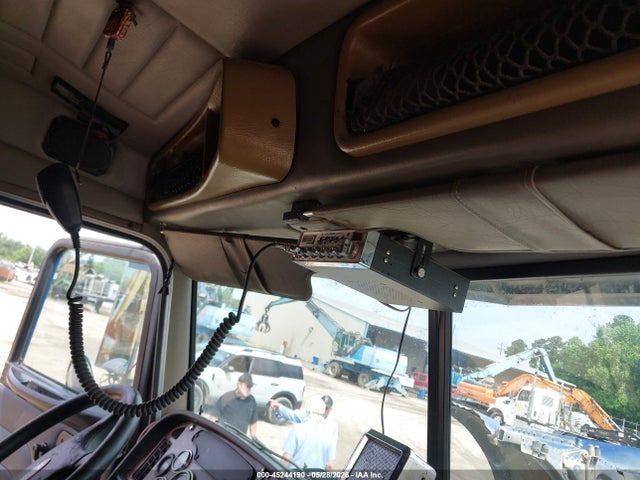 Peterbilt 379