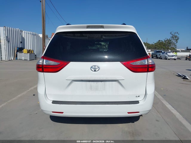 Toyota Sienna Le 8 Passenger