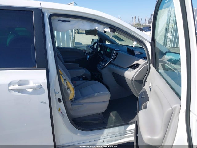 Toyota Sienna Le 8 Passenger