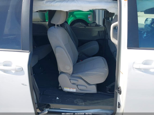 Toyota Sienna Le 8 Passenger