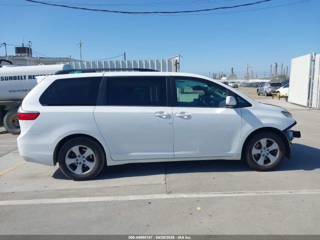 Toyota Sienna Le 8 Passenger