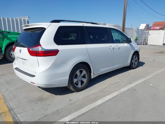 Toyota Sienna Le 8 Passenger