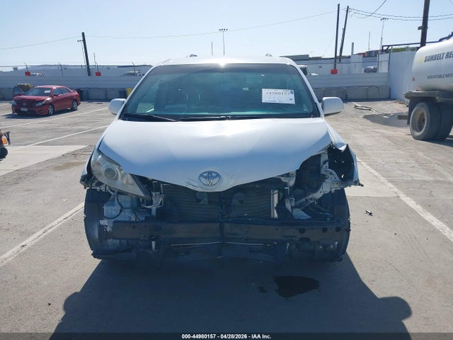 Toyota Sienna Le 8 Passenger