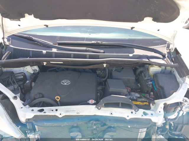 Toyota Sienna Le 8 Passenger