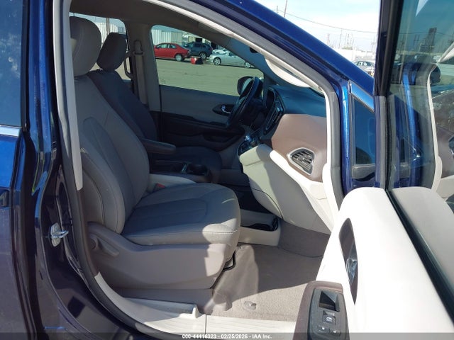 Chrysler Pacifica Touring