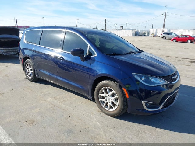 Salvage Chrysler Pacifica Image