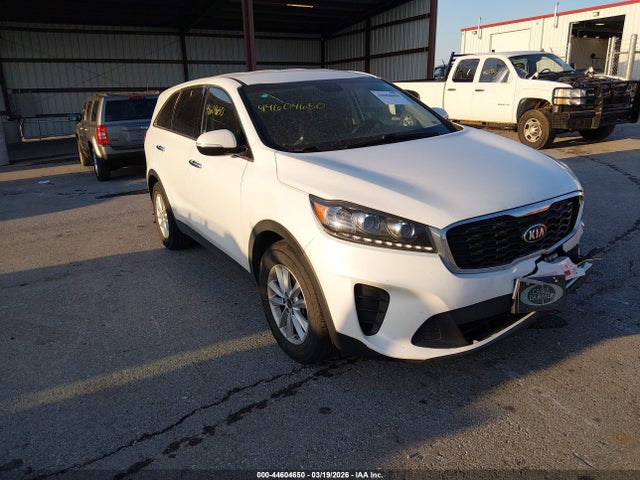 Salvage Kia Sorento Image