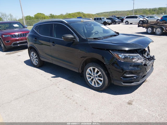 Salvage Nissan Rogue Image