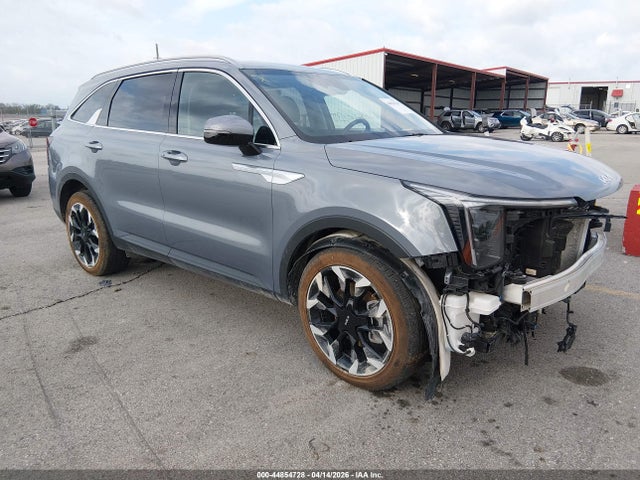 Salvage Kia Sorento Image