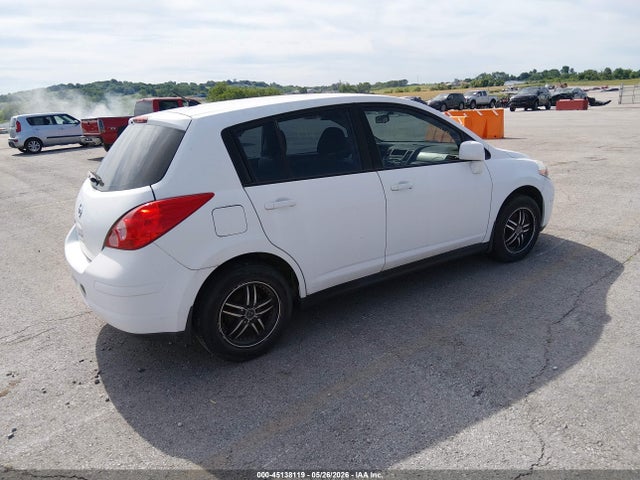 Nissan Versa 1.8s