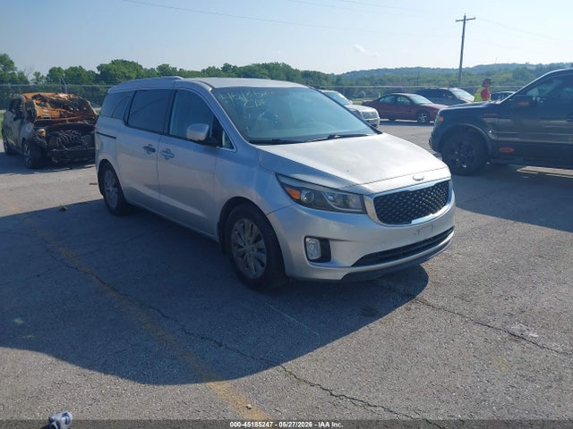 Salvage Kia Sedona Image